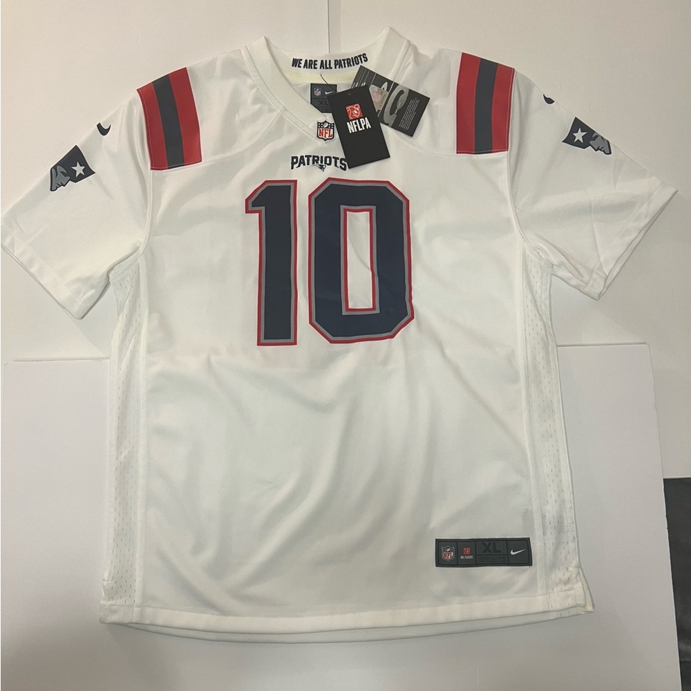 New England Patriots Mac Jones Number 10 Nike NFL Jersey Youth XL NWT